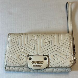 GUESS QUILTED WHITE WALLET